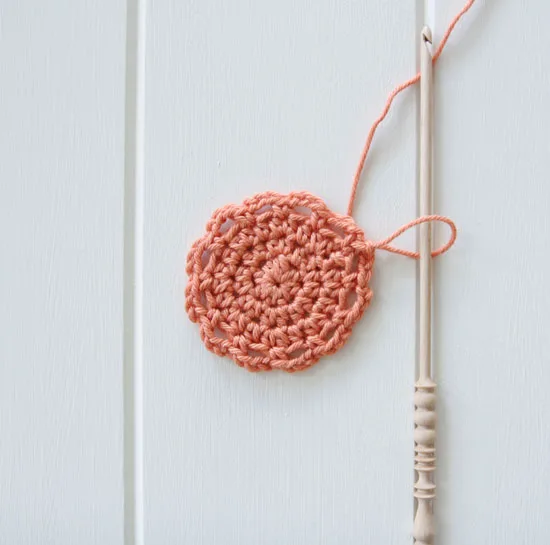 Crochet flower coaster pattern: a quick cotton make — photo 3
