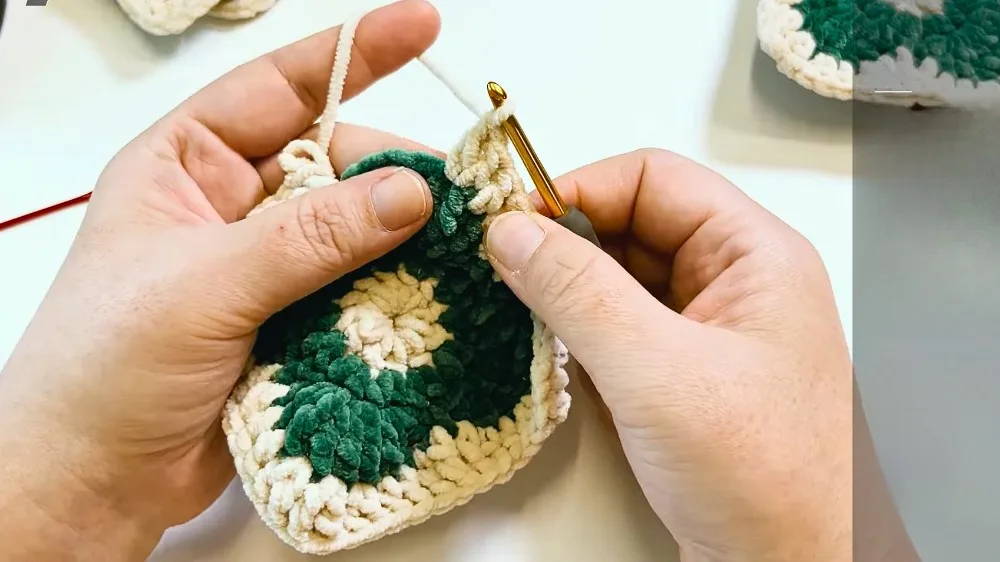Crochet Flower Motif Bag: A Beginner-Friendly Chenille Pattern — photo 3