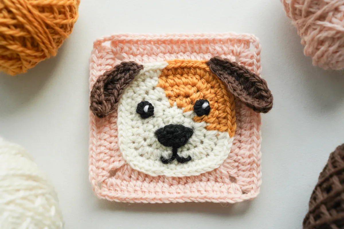 Easy Dog Granny Square — Free Crochet Pattern with Color Changes