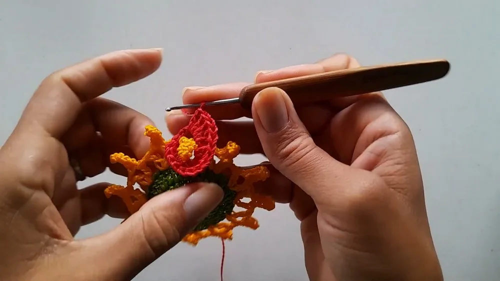 Gorgeous Free Crochet Flower Pattern for Accessories & Home Decor — photo 3