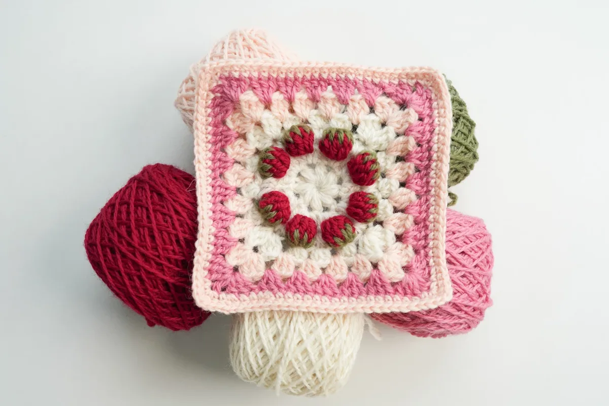 Strawberry Granny Square: A 3D Bobble-Stitch Crochet Motif