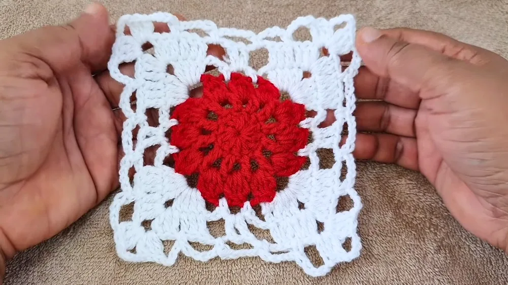 Sunny Petal Granny Square: A Beginner-Friendly Flower Motif — photo 2
