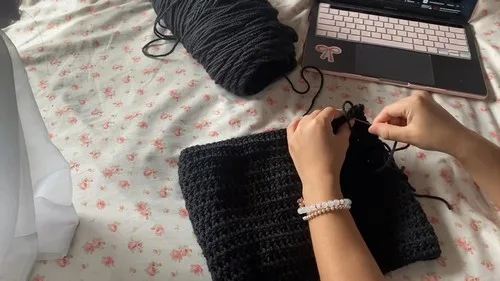 Cat-ear skull beanie crochet pattern for winter — photo 3
