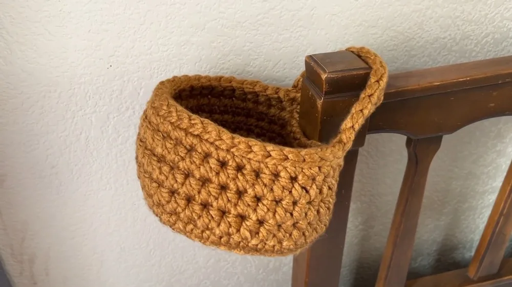 Chunky crochet basket with handle for beginners