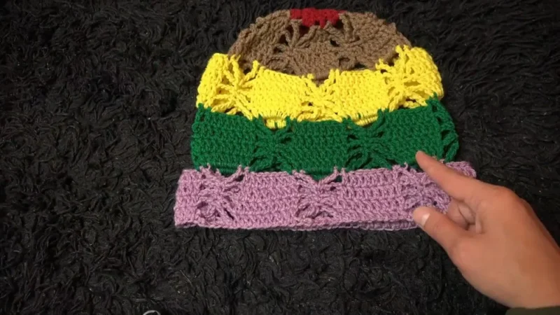 Colorful slouchy hat crochet pattern for beginners — photo 2