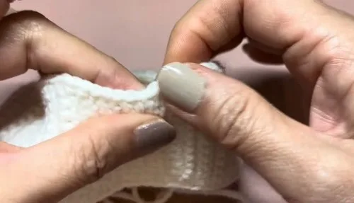 Crochet baby shoes with a shaped toe cap β photo 2