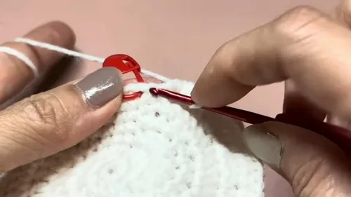Crochet baby shoes with a shaped toe cap β photo 3