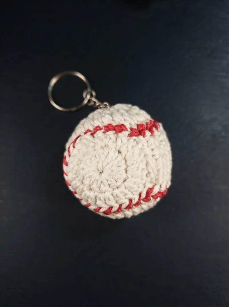 Crochet baseball keychain pattern for bags and keys — photo 3
