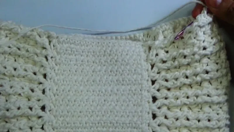 Crochet Bow Bag Pattern With Textured Side Panels — photo 3