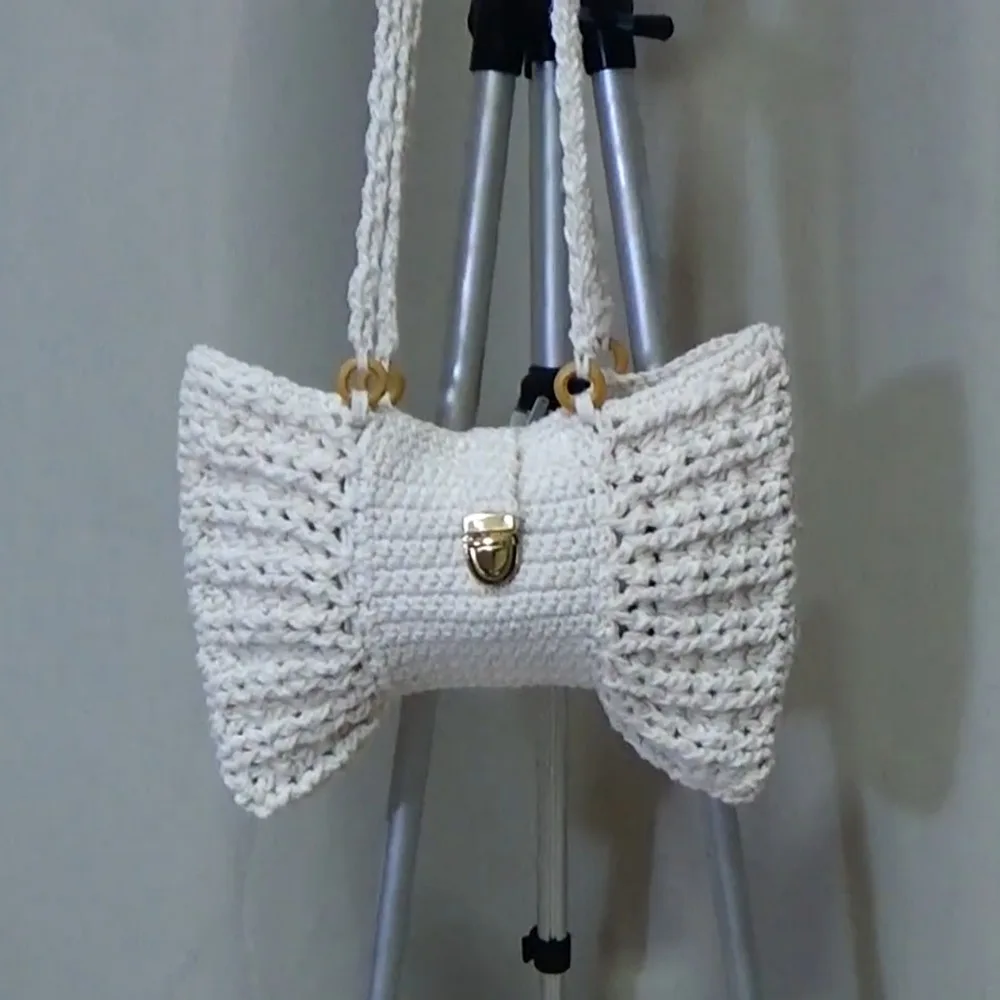 Crochet Bow Bag Pattern With Textured Side Panels