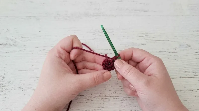 Simple crochet drawstring pouch for everyday carrying — photo 3