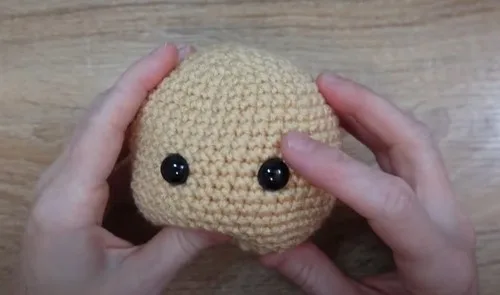 Crochet elf amigurumi pattern for shelf decor — photo 2
