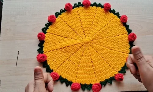 Crochet Flower Blanket With Rose Motifs and Leaf Border
