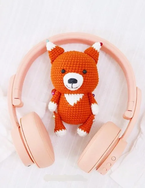 Crochet fox amigurumi pattern with color-change body