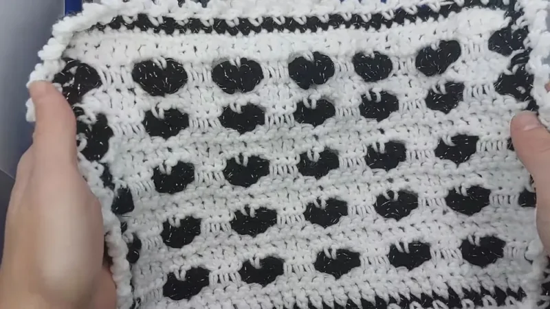 Crochet Heart Stitch Pattern for Beginners (Two-Color Row Repeat) — photo 3
