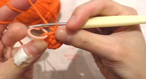 Crochet a mini coffee mug amigurumi with a kawaii face — photo 3