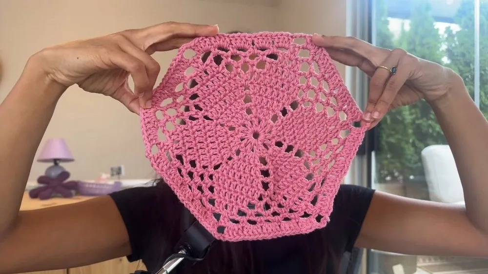 Crochet flower hexagon motif pattern for joining