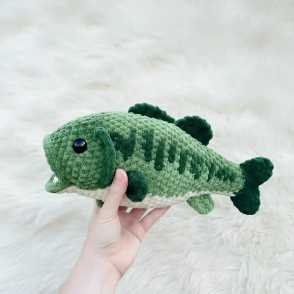 Crochet a realistic largemouth bass amigurumi