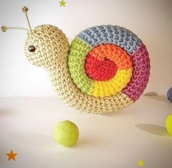 Crochet snail amigurumi with a spiral shell — photo 2