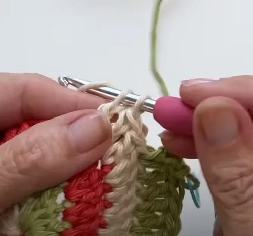 Crochet spiral stitch guide: circle to square β photo 3