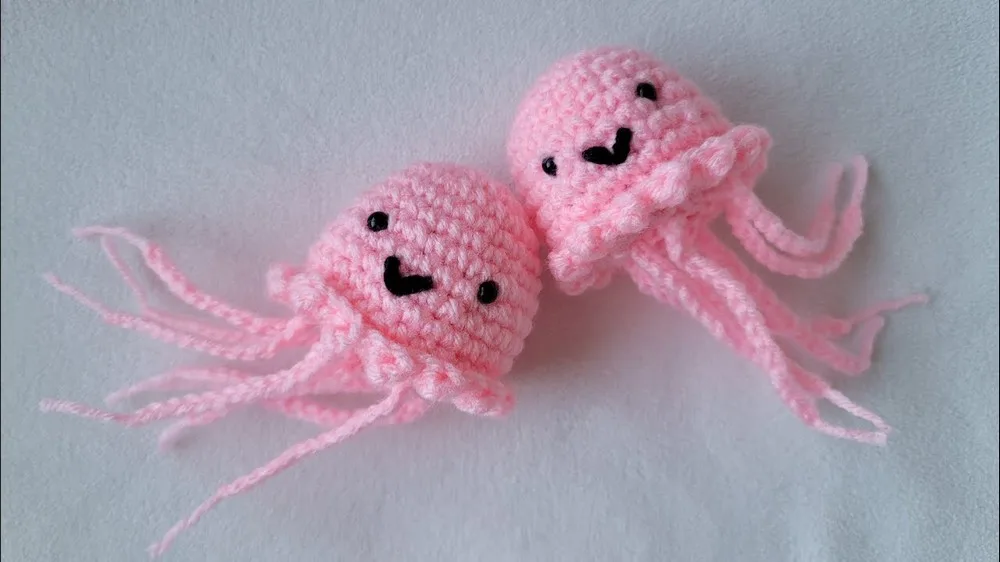 Cuddly crochet squid and octopus amigurumi pattern