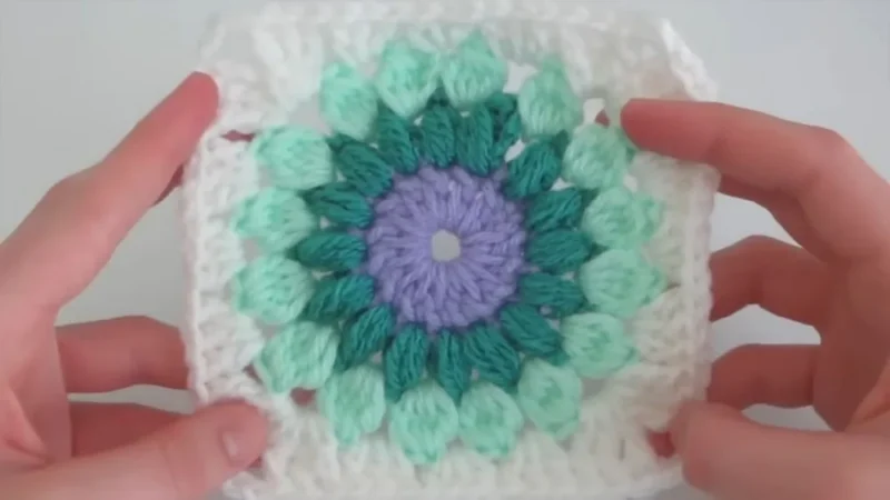 Crochet Starburst Granny Square Pattern: Bold Textured Blocks — photo 2