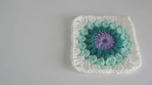 Crochet Starburst Granny Square Pattern: Bold Textured Blocks