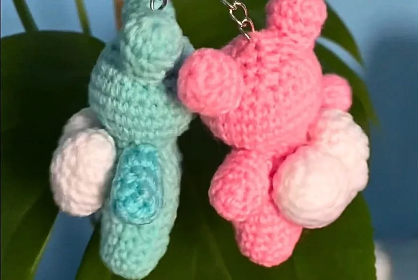 How to crochet a teddy bear head and body for a keychain
