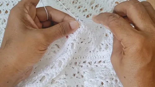 Crochet Cross Stitch Vest Pattern With Floral Detailing — photo 2
