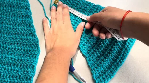 Easy crochet vest pattern with a clean shoulder fit — photo 2