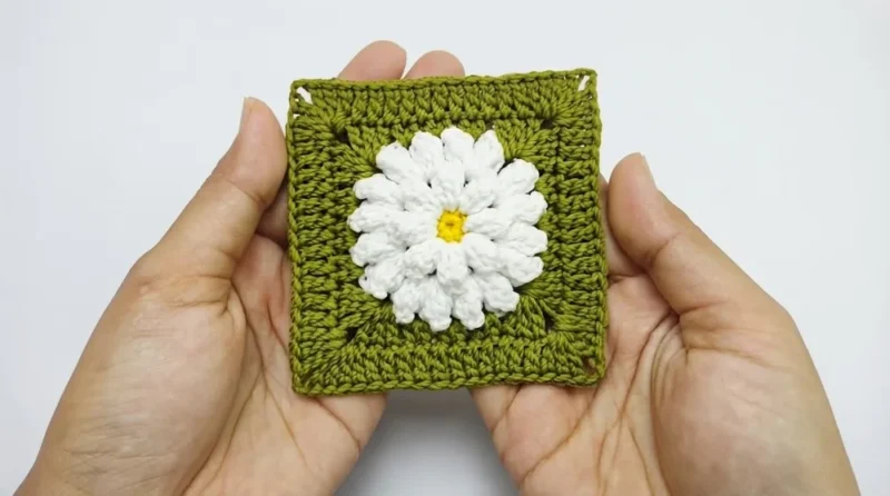 Granny square crochet bag with popcorn stitch detail — photo 3