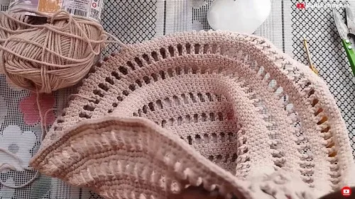 A light crochet hat with a treble crochet brim — photo 2