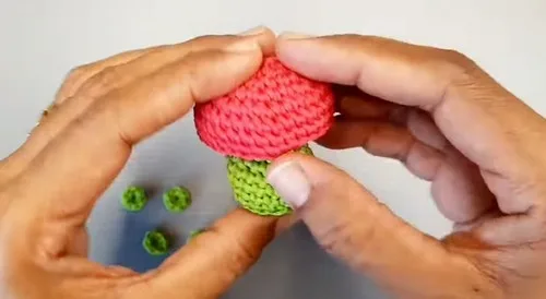 Mushroom Keychain Crochet Pattern In Simple Steps — photo 2