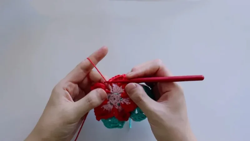 Plumeria floral granny square crochet pattern for beginners — photo 3