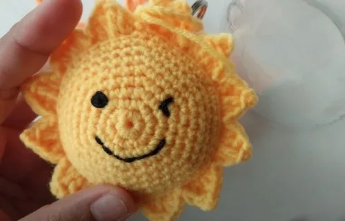 Little sun amigurumi keychain crochet pattern — photo 2