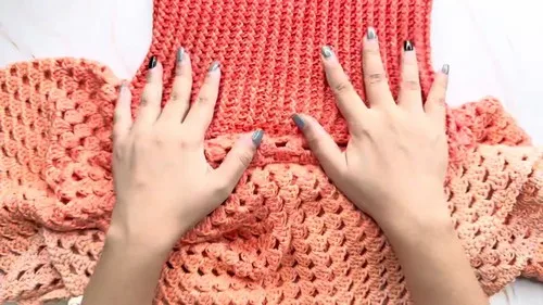 Turtleneck poncho with a granny stitch body — photo 2