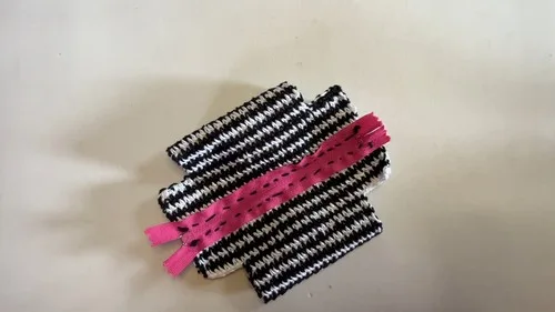Two-Color Checkerboard Crochet Makeup Bag Pattern β photo 2