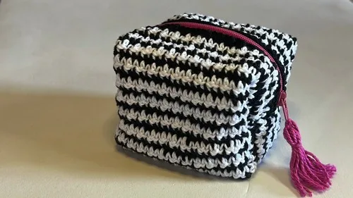 Two-Color Checkerboard Crochet Makeup Bag Pattern