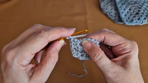 Zig zag granny square baby blanket for beginners — photo 4