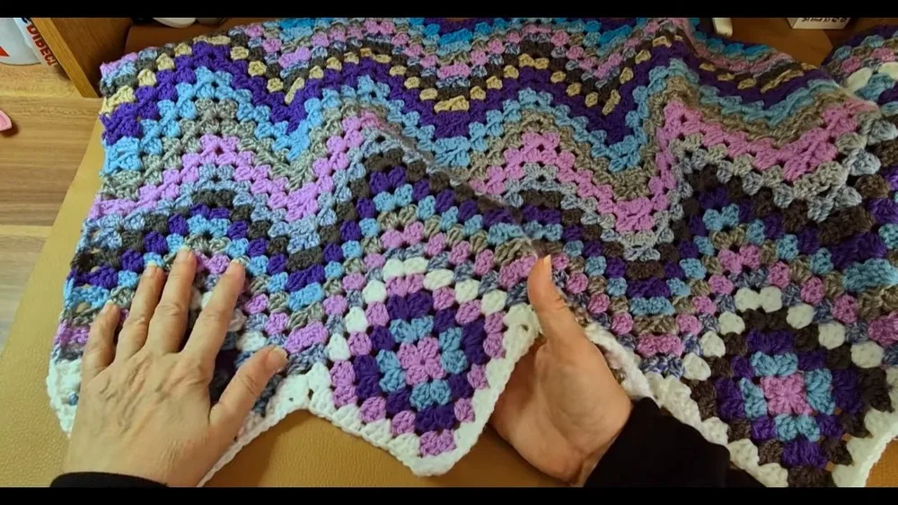 Zig zag granny square baby blanket for beginners