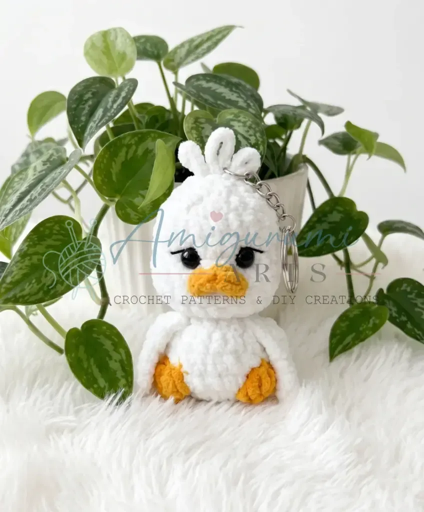 Amigurumi duck plushie crochet pattern for beginners