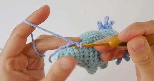 Axolotl plush amigurumi crochet pattern for beginners — photo 2