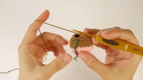 Crochet octopus amigurumi with popcorn stitch tentacles — photo 3