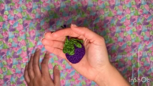 Crochet plum keychain pattern for keys and bag charms — photo 3