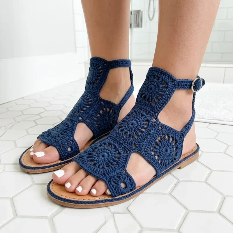 Crochet sandals with nautical motifs and buckle straps — photo 2