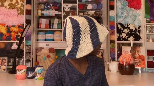 Crochet swirl sun hat with a tapestry-color brim — photo 2