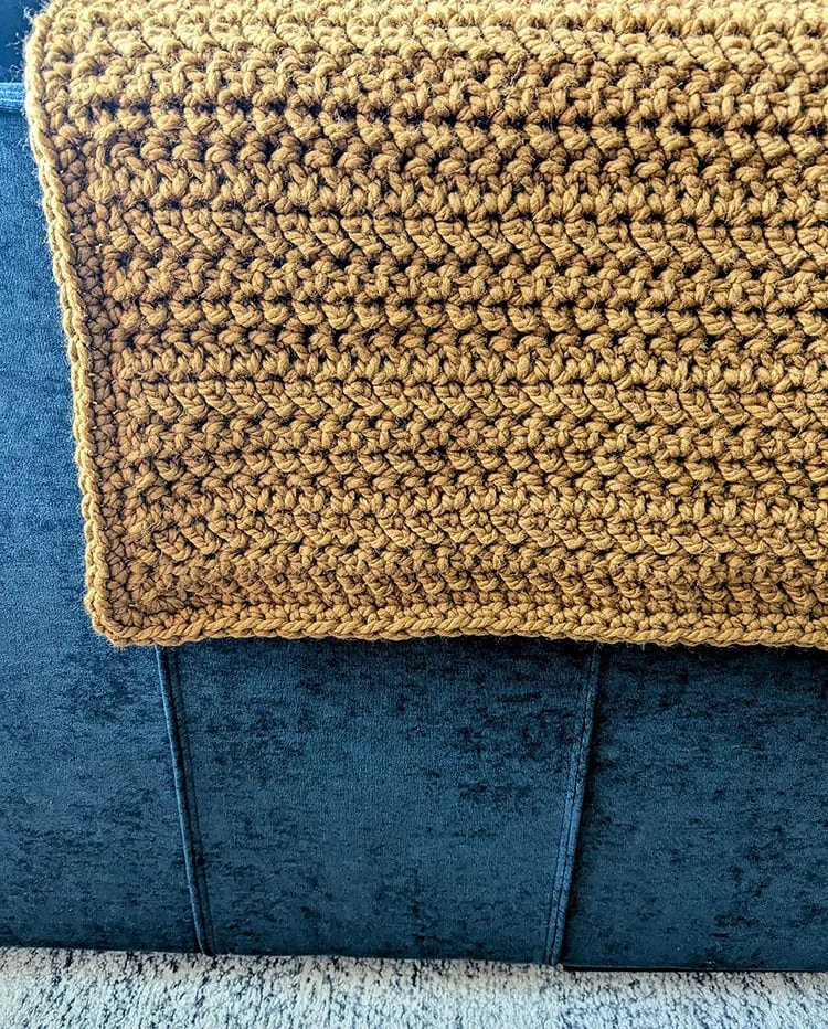 Herringbone stitch chunky blanket to crochet at home — photo 2
