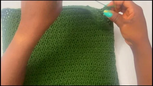A lightweight crochet ruffle top for everyday wear — photo 3