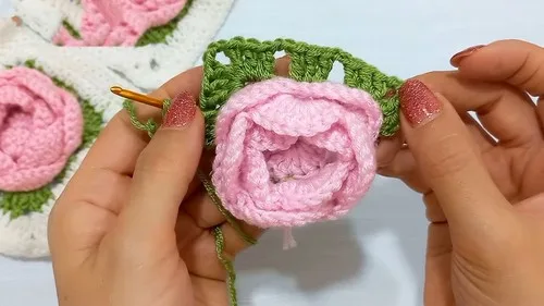 Rose flower crochet square for home decor projects — photo 3