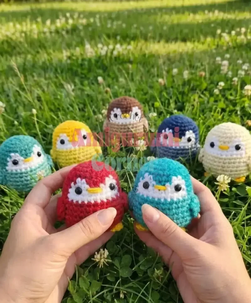A tiny stackable penguin to crochet in thread — photo 4